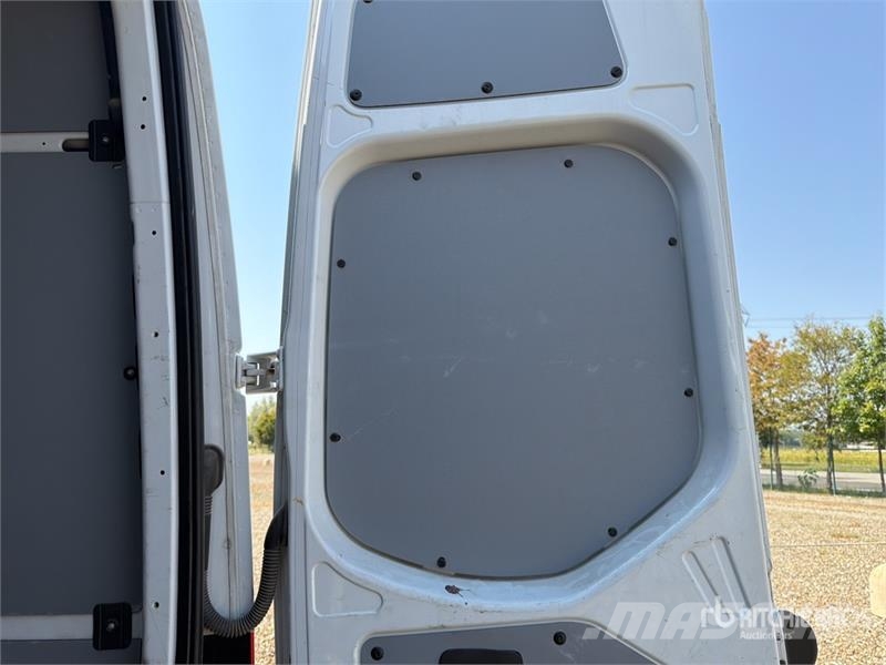 Mercedes-Benz Sprinter 311CDI Cargo Van Pakettiautot