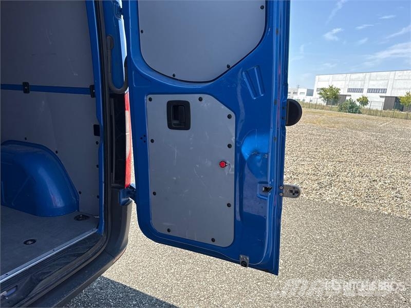 Mercedes-Benz Sprinter 211 CDi Cargo Van Utilitaire