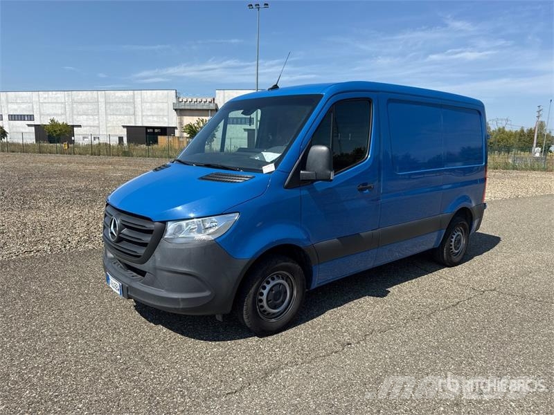 Mercedes-Benz Sprinter 211 CDi Cargo Van Pakettiautot