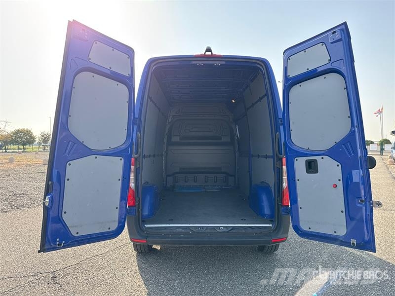 Mercedes-Benz Sprinter 311CDI Cargo Van Dodávky