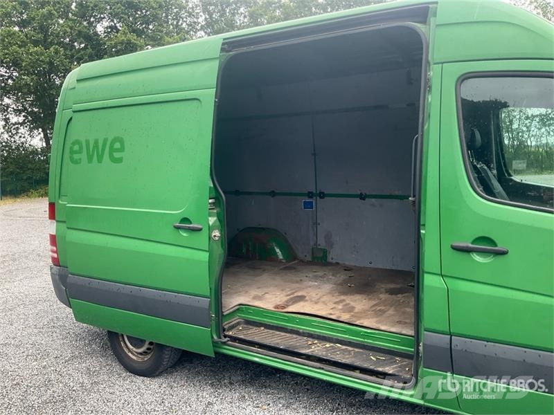 Mercedes-Benz Sprinter Cargo Van Panel vans