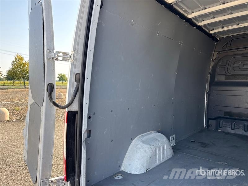 Mercedes-Benz Sprinter 314CDI Cargo Van Pakettiautot