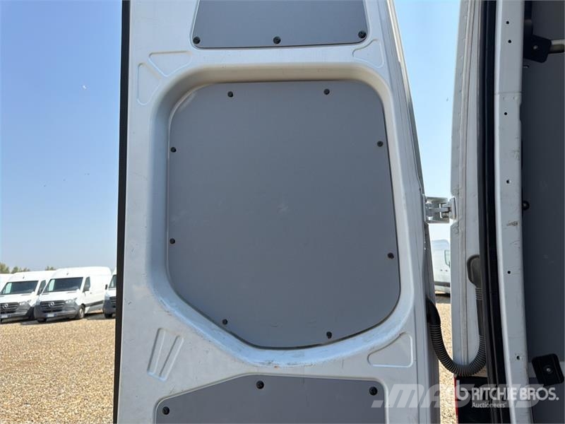 Mercedes-Benz Sprinter 311CDI Cargo Van Pakettiautot