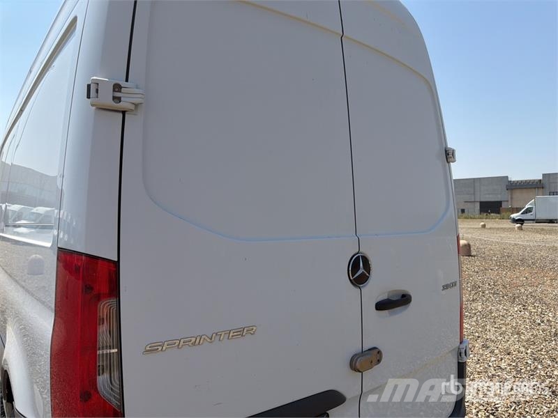 Mercedes-Benz Sprinter 311CDI Cargo Van Furgonetas cerradas