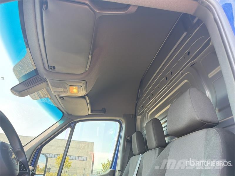 Mercedes-Benz Sprinter 311CDI Cargo Van Utilitaire