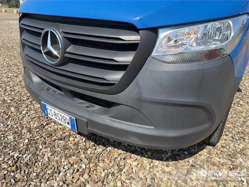 Mercedes-Benz Sprinter 211 CDi Cargo Van Utilitaire