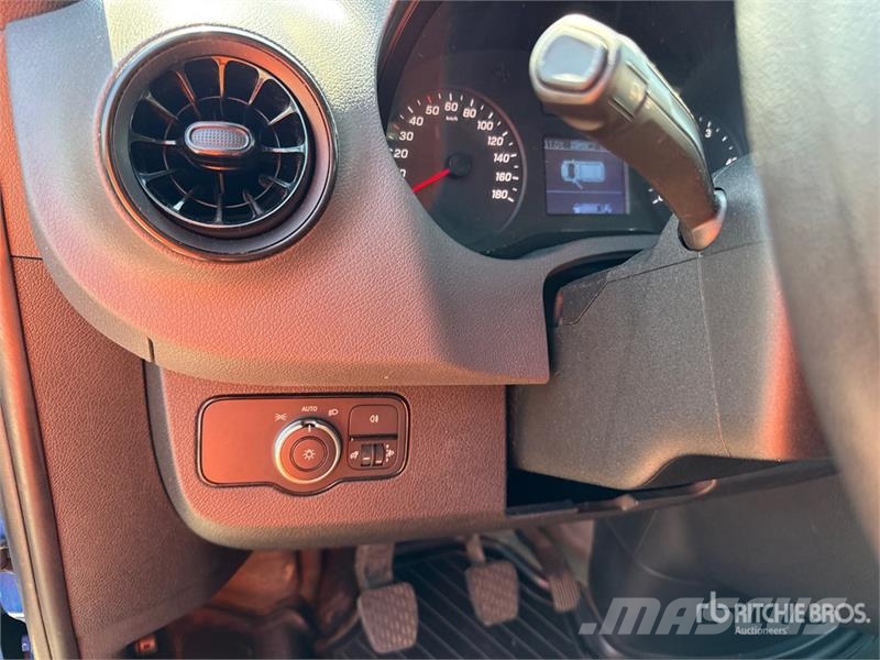 Mercedes-Benz Sprinter 211 CDi Cargo Van Utilitaire