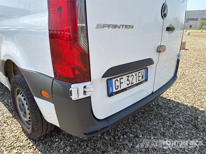 Mercedes-Benz Sprinter 311CDI Cargo Van Pakettiautot