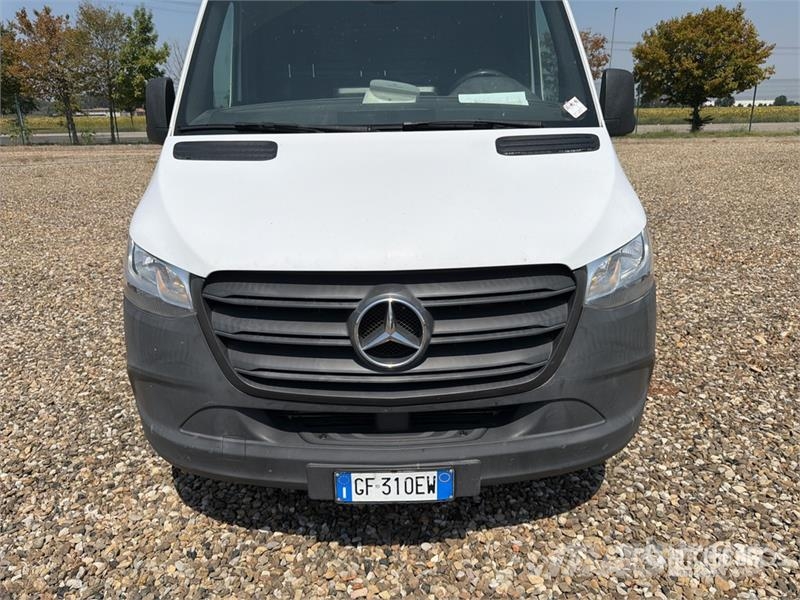 Mercedes-Benz Sprinter 311CDI Cargo Van Furgonetas cerradas