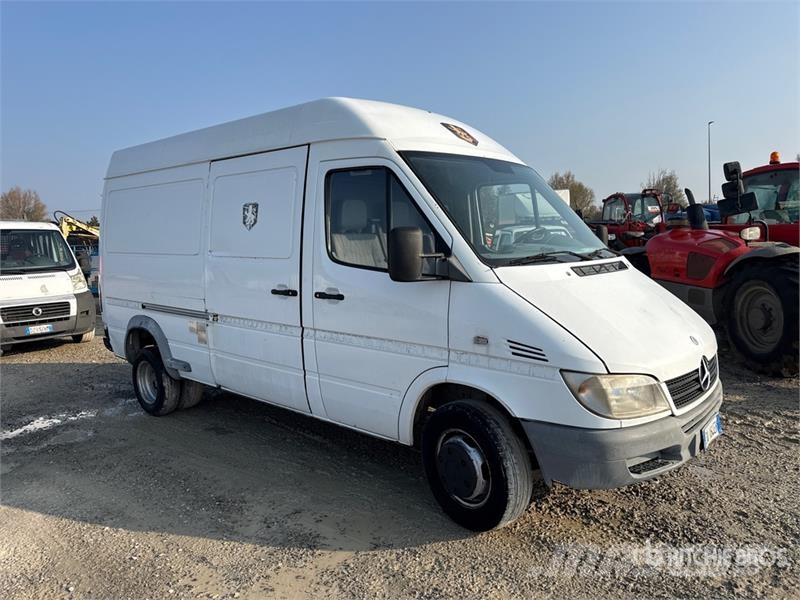 Mercedes-Benz SPRINTER Cargo Van (Inoperable) شاحنة مقفلة