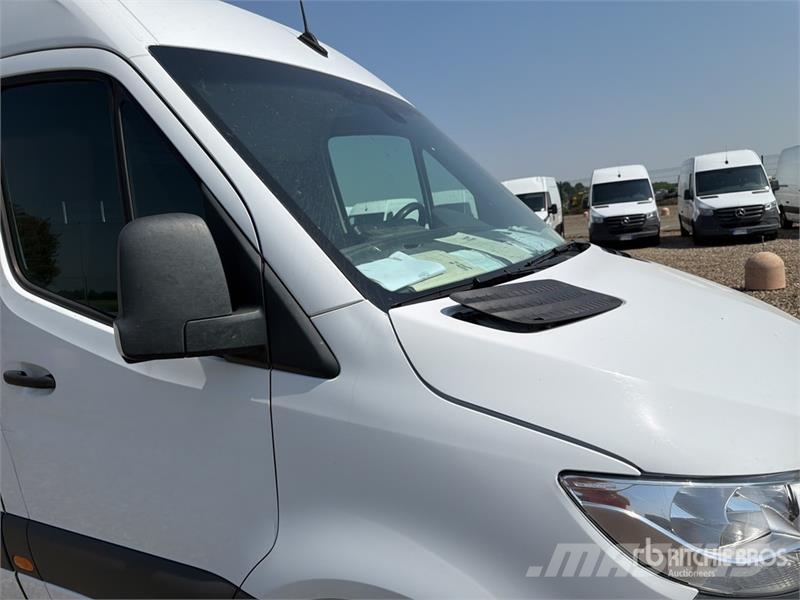 Mercedes-Benz Sprinter 311CDI Cargo Van Pakettiautot