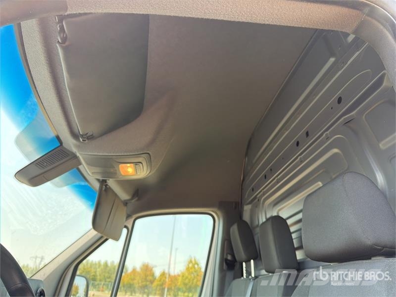 Mercedes-Benz Sprinter 311CDI Cargo Van Pakettiautot