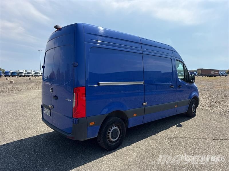 Mercedes-Benz Sprinter 311CDI Cargo Van Dodávky