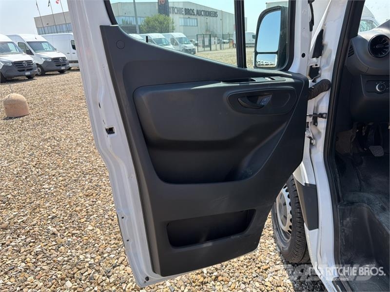 Mercedes-Benz Sprinter 311CDI Cargo Van Pakettiautot