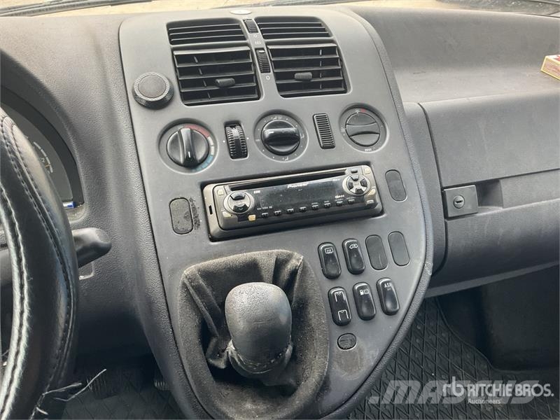 Mercedes-Benz Vito 112 CDI Cargo Van Панельні фургони