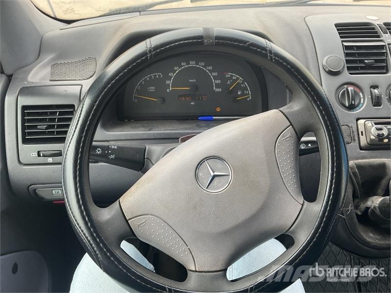 Mercedes-Benz Vito 112 CDI Cargo Van Панельні фургони