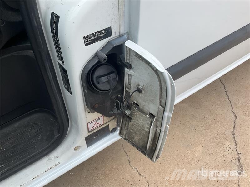 Mercedes-Benz Vito 9 Passenger Van 廂式貨物運輸車