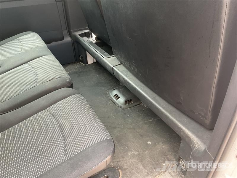 Mercedes-Benz Vito 9 Passenger Van 廂式貨物運輸車