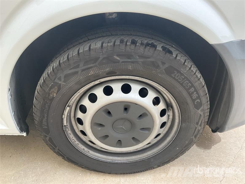 Mercedes-Benz Vito 9 Passenger Van 廂式貨物運輸車