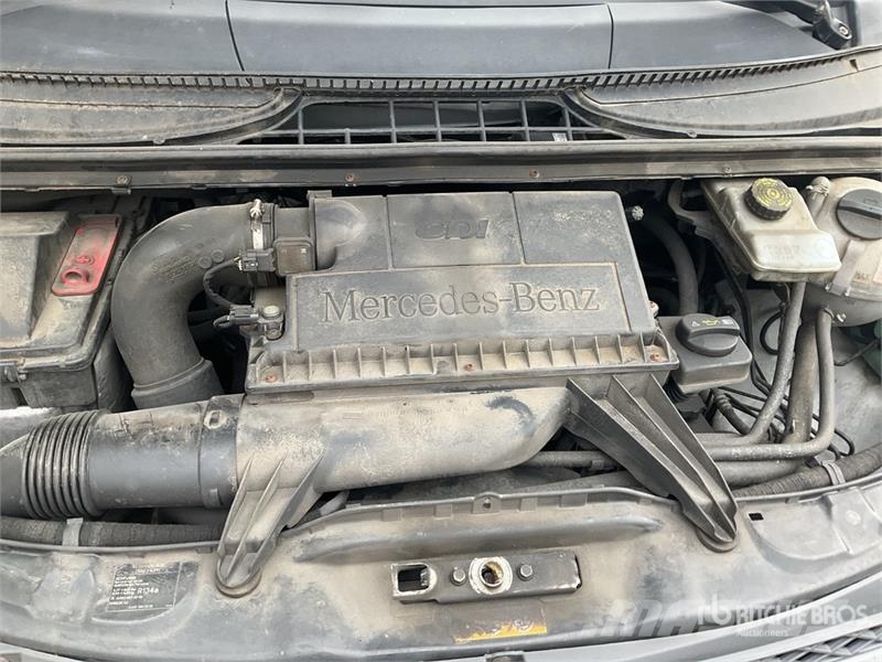 Mercedes-Benz Vito 9 Passenger Van 廂式貨物運輸車