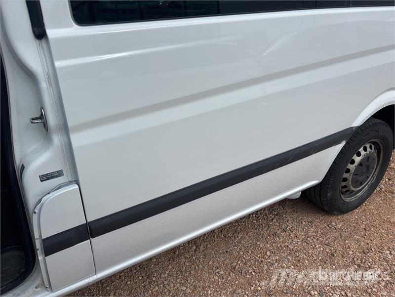 Mercedes-Benz Vito 9 Passenger Van 廂式貨物運輸車