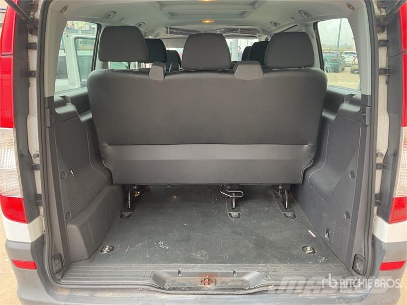Mercedes-Benz Vito 9 Passenger Van 廂式貨物運輸車