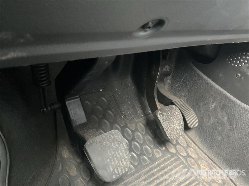 Mercedes-Benz Vito 9 Passenger Van 廂式貨物運輸車