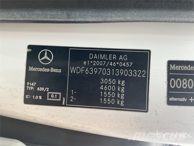 Mercedes-Benz Vito 9 Passenger Van 廂式貨物運輸車