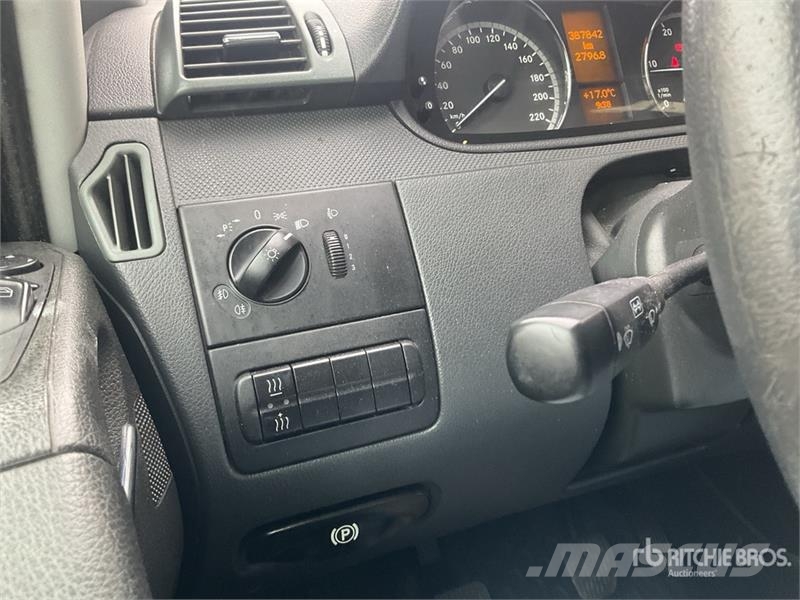 Mercedes-Benz Vito 9 Passenger Van 廂式貨物運輸車