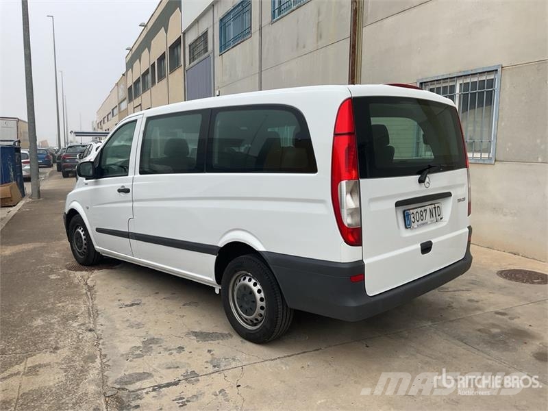 Mercedes-Benz Vito 9 Passenger Van 廂式貨物運輸車