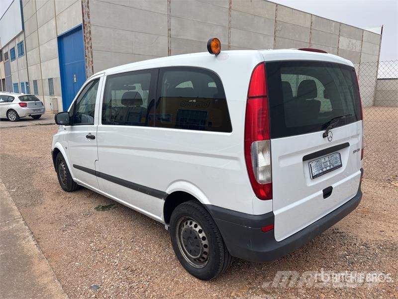 Mercedes-Benz Vito 9 Passenger Van 廂式貨物運輸車
