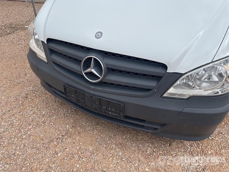 Mercedes-Benz Vito 9 Passenger Van 廂式貨物運輸車
