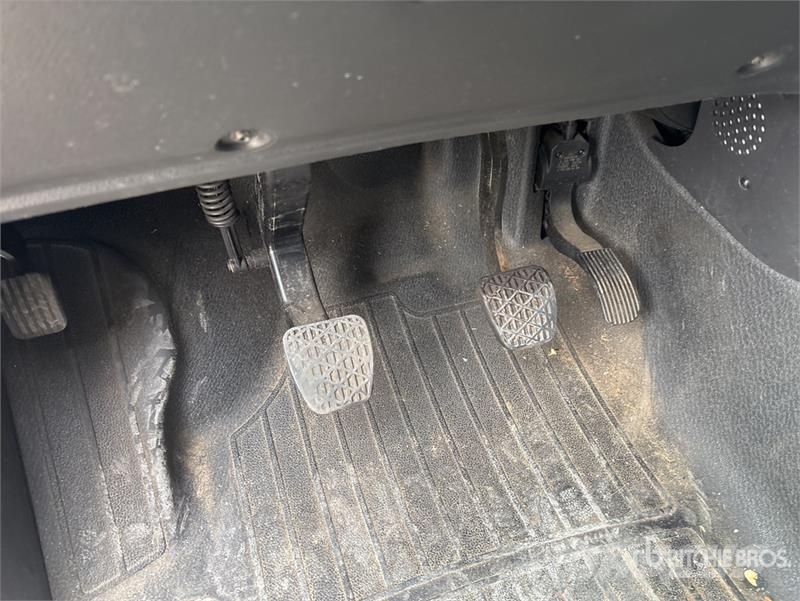 Mercedes-Benz Vito 9 Passenger Van 廂式貨物運輸車
