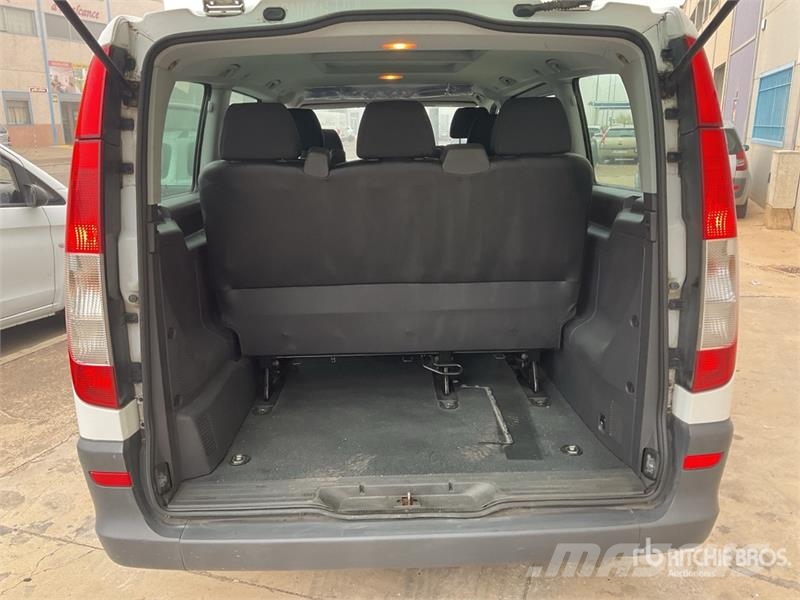 Mercedes-Benz Vito 9 Passenger Van 廂式貨物運輸車