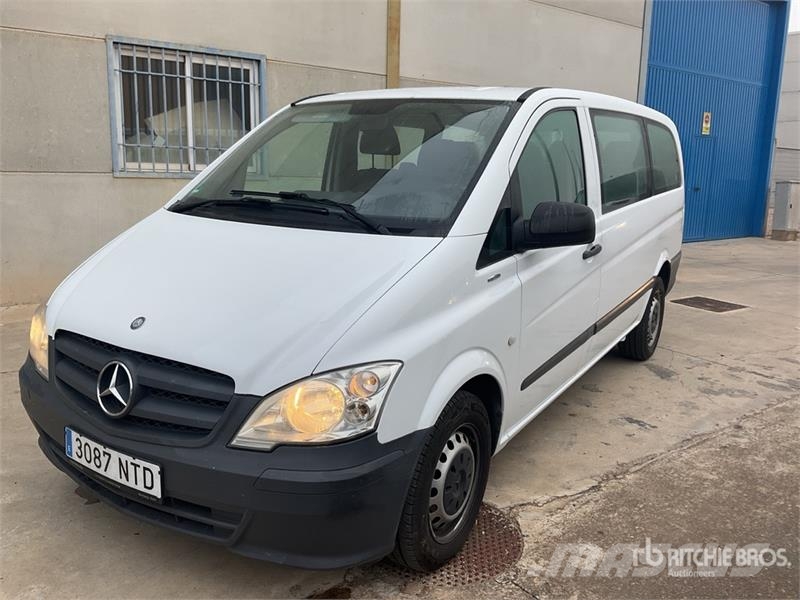 Mercedes-Benz Vito 9 Passenger Van 廂式貨物運輸車