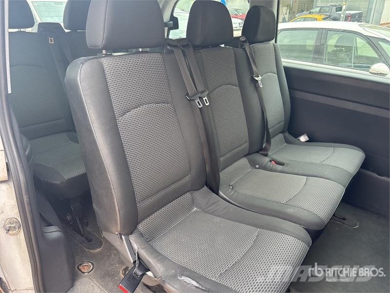 Mercedes-Benz Vito 9 Passenger Van 廂式貨物運輸車