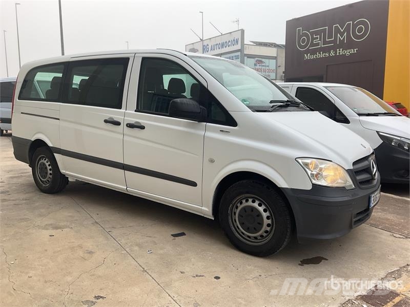 Mercedes-Benz Vito 9 Passenger Van 廂式貨物運輸車