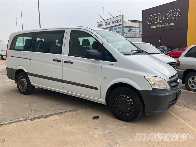 Mercedes-Benz Vito 9 Passenger Van 廂式貨物運輸車