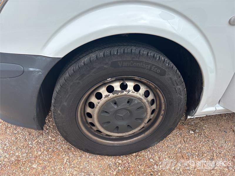 Mercedes-Benz Vito Passenger Van Панельні фургони