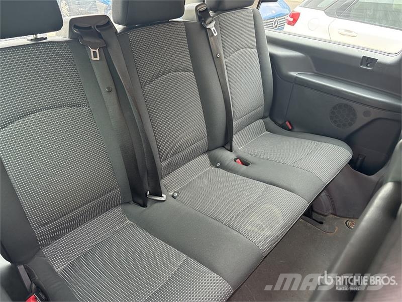 Mercedes-Benz Vito Passenger Van Панельні фургони