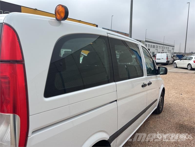 Mercedes-Benz Vito Passenger Van Панельні фургони