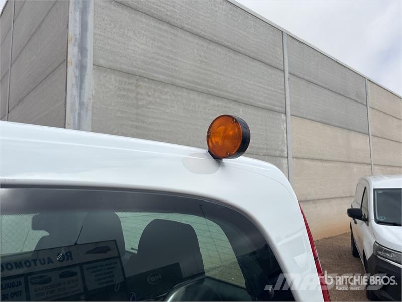 Mercedes-Benz Vito Passenger Van Панельні фургони