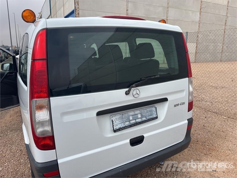 Mercedes-Benz Vito Passenger Van Панельні фургони