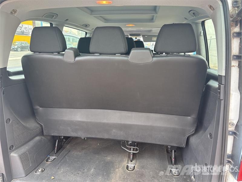 Mercedes-Benz Vito Passenger Van Панельні фургони