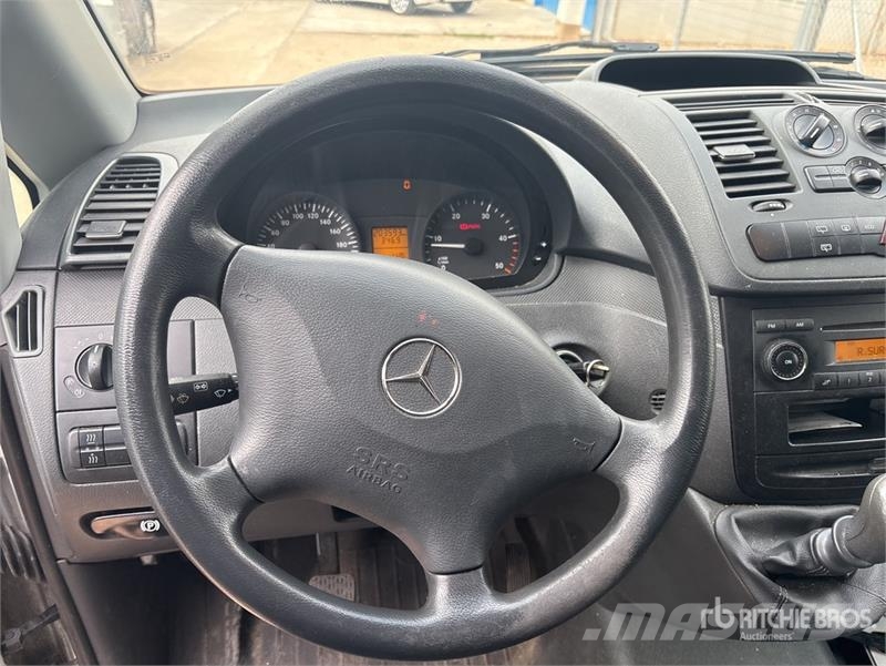 Mercedes-Benz Vito Passenger Van Панельні фургони