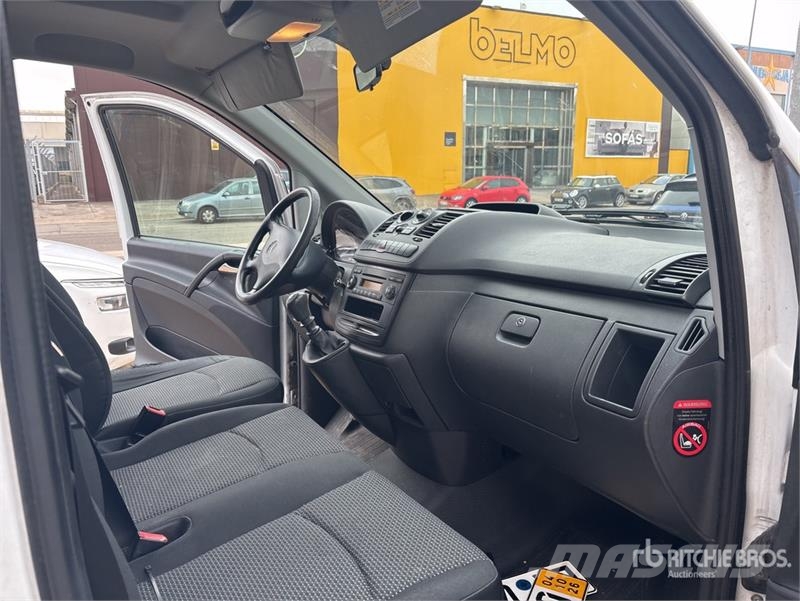 Mercedes-Benz Vito Passenger Van Панельні фургони