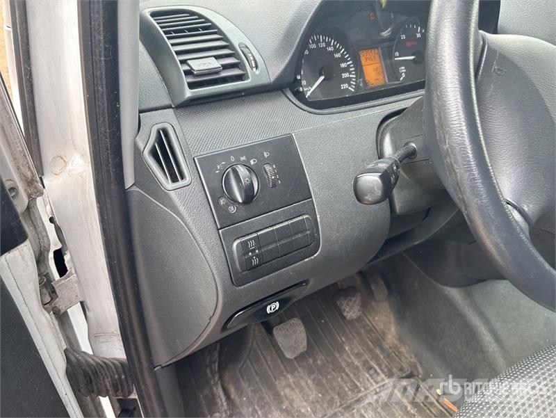 Mercedes-Benz Vito Passenger Van Панельні фургони