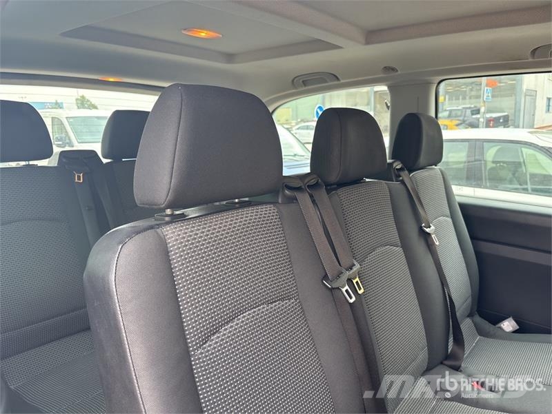 Mercedes-Benz Vito Passenger Van Панельні фургони