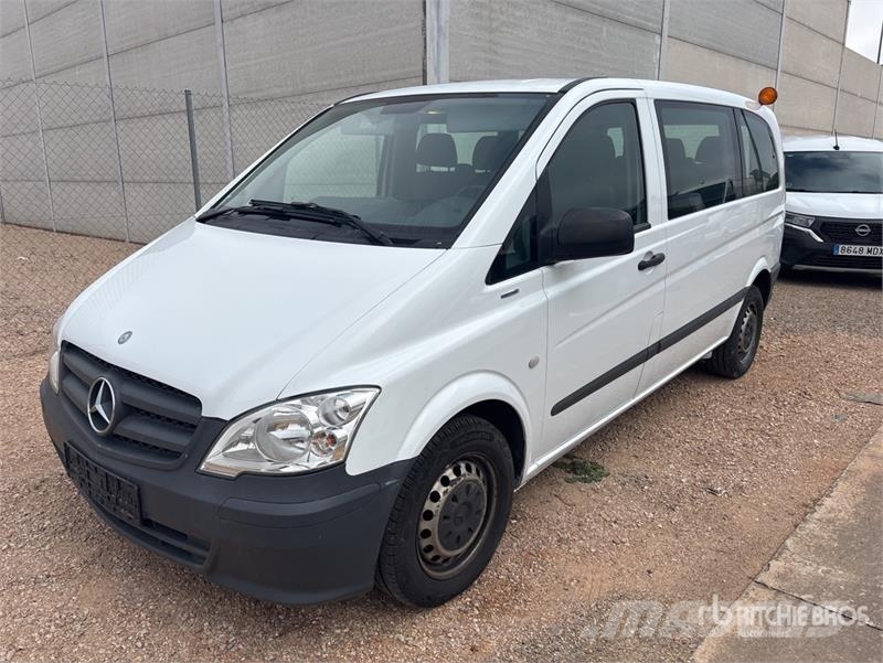Mercedes-Benz Vito Passenger Van Панельні фургони