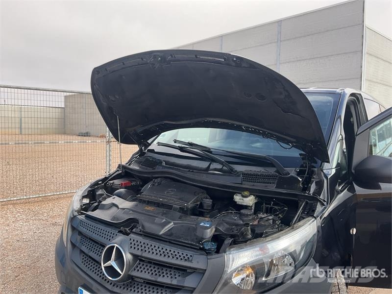Mercedes-Benz Vito Tourer Cargo Van Панельні фургони